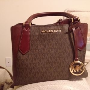 New Michael kors purse